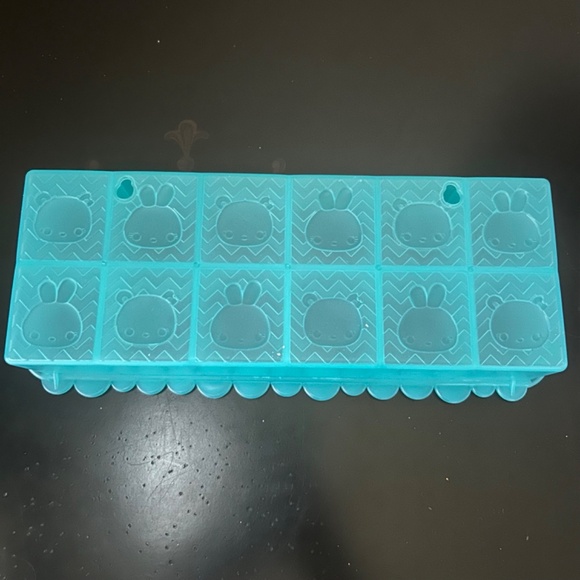 Num Noms Cupcake Case with extras - Picture 13 of 15